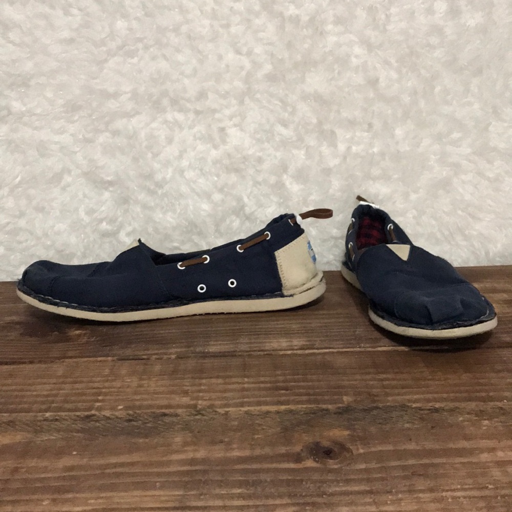Toms Shoes